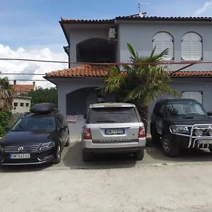 Miki , Fažana Horvátország